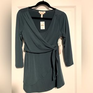 Jessica Simpson nursing/maternity top